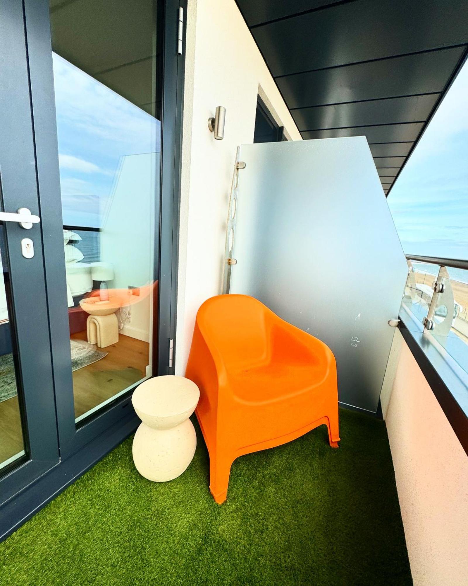Stunning Beach Front Apartment With Sea Views, Free Parking & Balcony Ramsgate Dış mekan fotoğraf